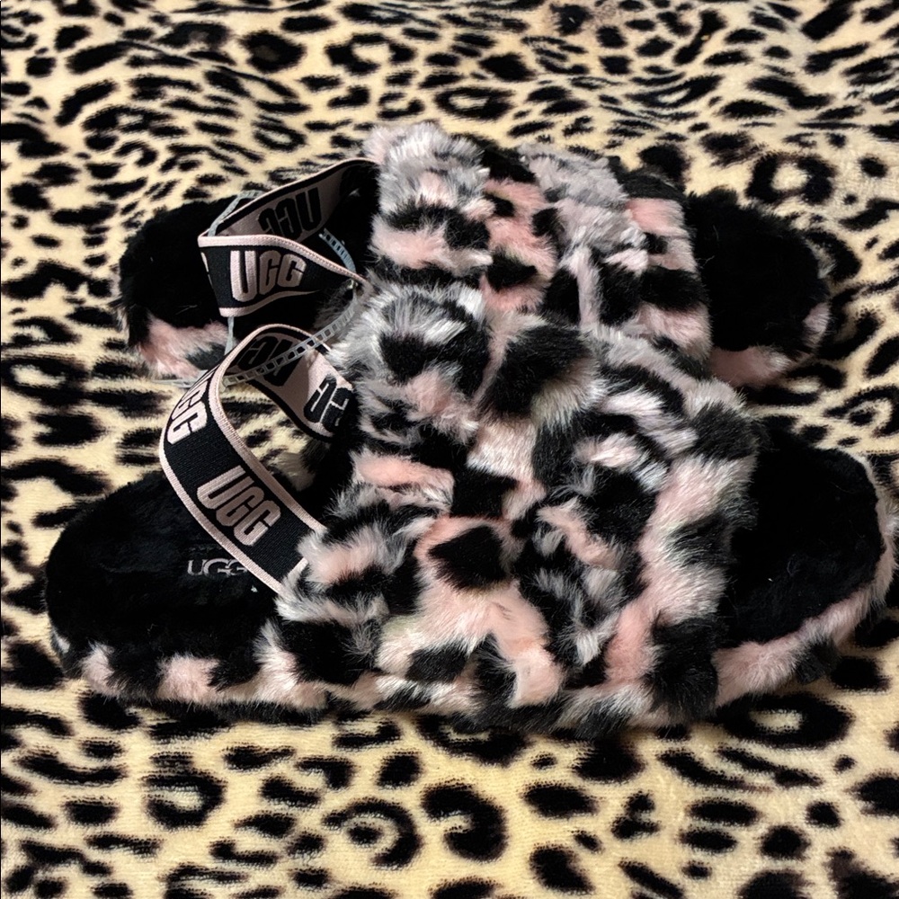 🎀 UGG Animal Print Fluffy Slides 🎀 - Picture 3 of 4